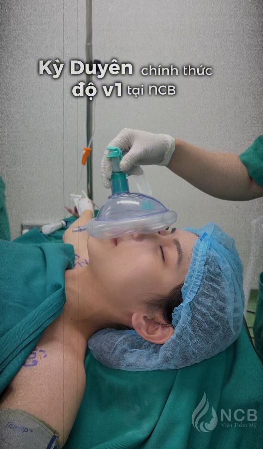 la hoàng kỳ duyên nâng ngực