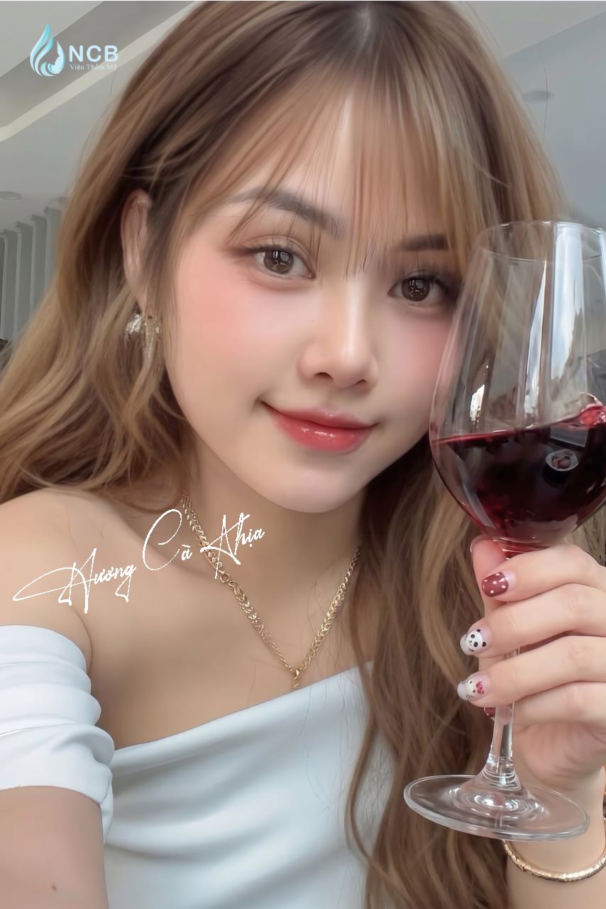 Hương Cà Khịa nâng mũi